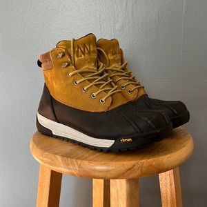 All-Weather Duckboot size 9.5